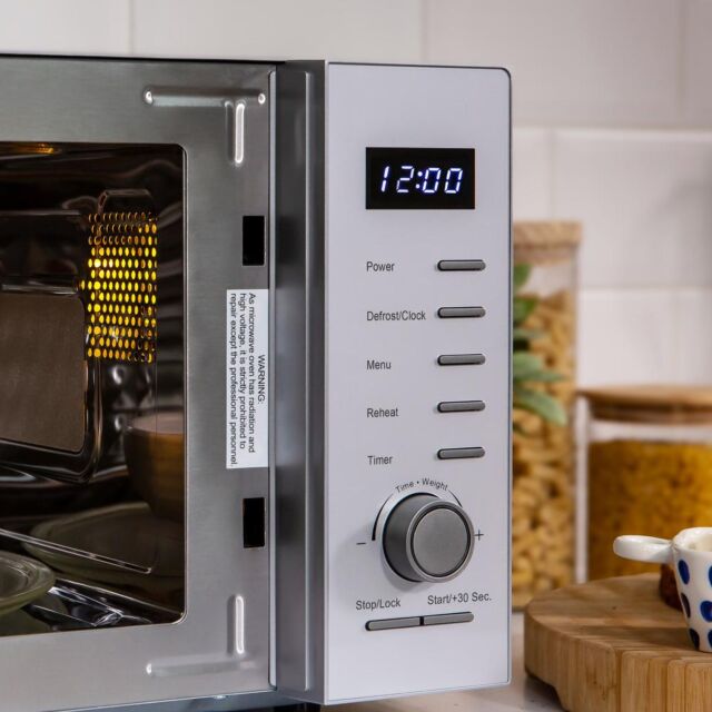 Russell Hobbs RHM2348S 23 Litres Solo Microwave - Silver